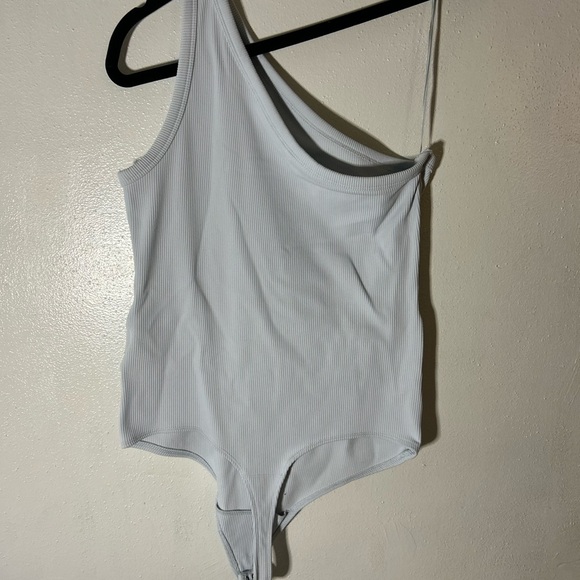 Abercrombie & Fitch White Bodysuit Asymmetrical Design - Picture 2 of 5